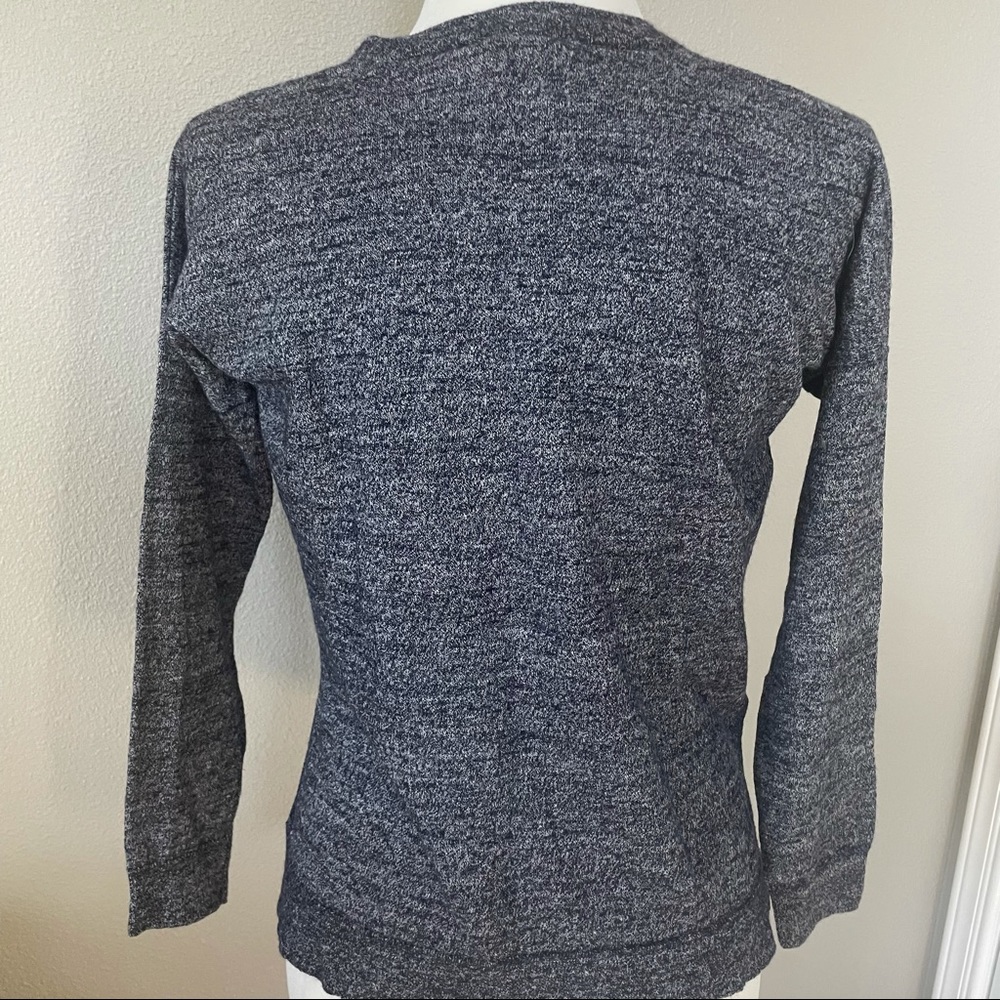 J Crew blue V neck sweater 55% merino wool 46% linen slits on side size XS - Picture 2 of 7